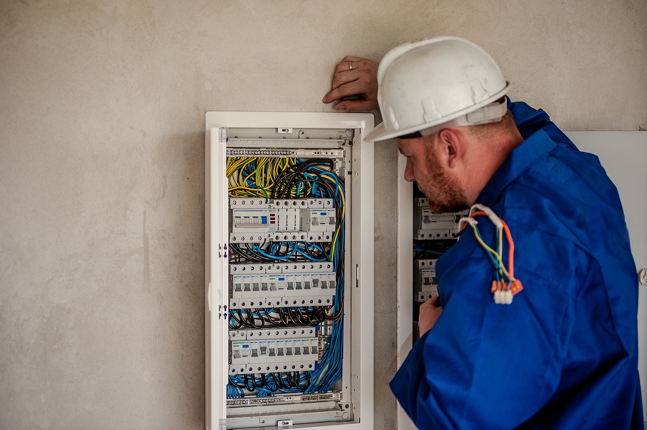 Je skutečně nezbytné provádět pravidelné elektro revize?